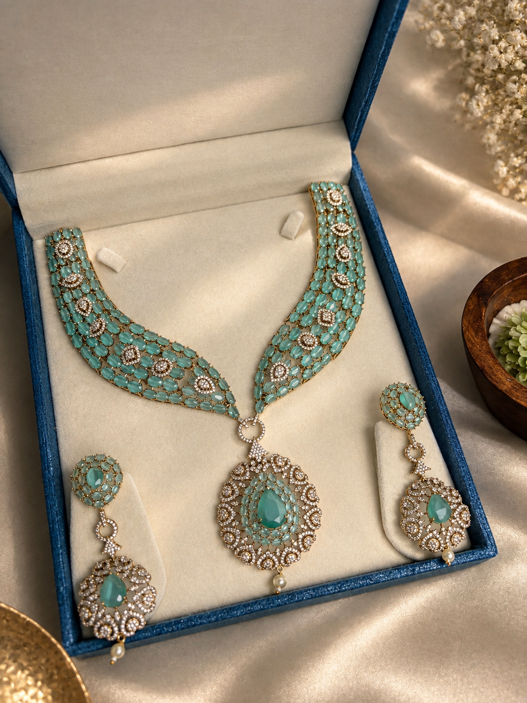 Emerald Kundan Statement Necklace Set