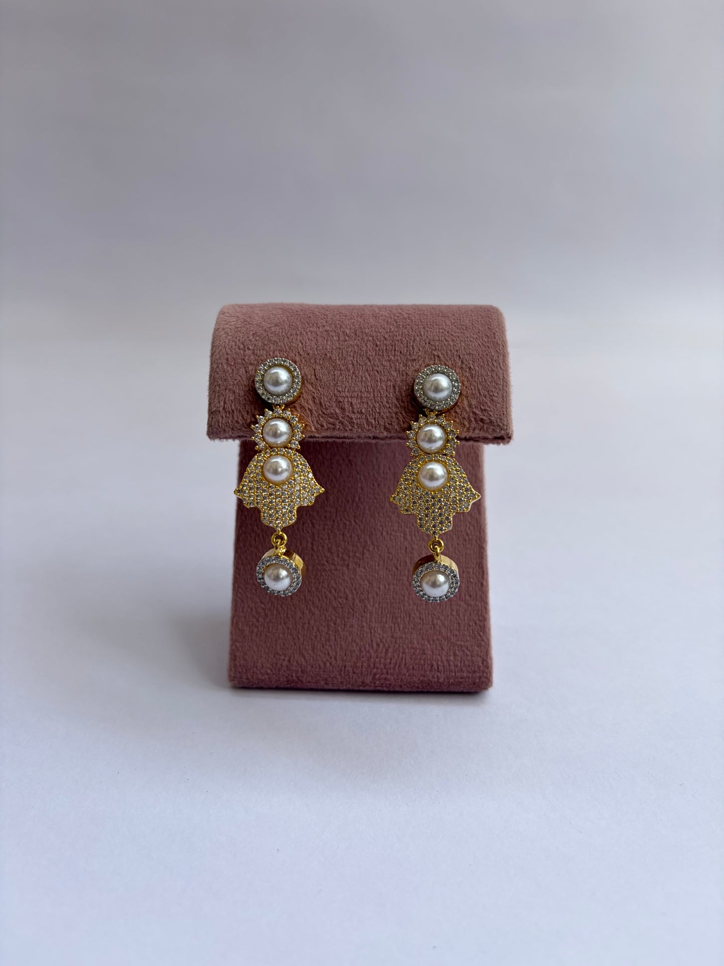 Two Tone Pearl Necklace