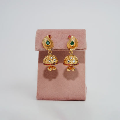 Heritage Necklace with pearl strings