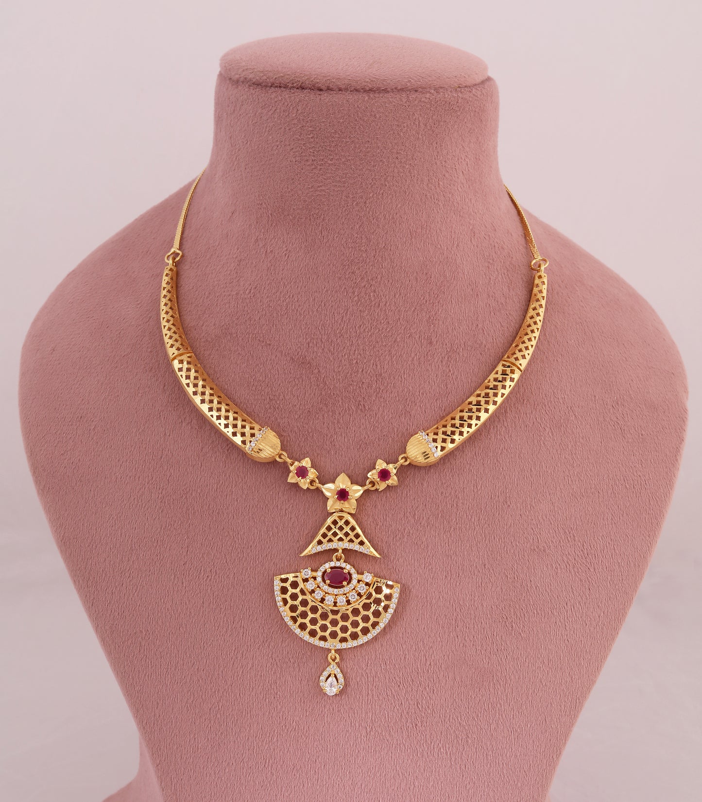 Minimal Hasli Gold Pendant Necklace