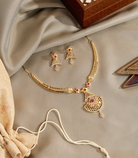 Minimal Hasli Gold Pendant Necklace