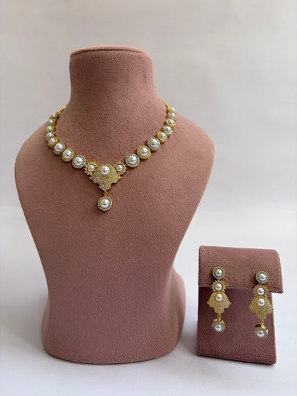 Two Tone Pearl Necklace