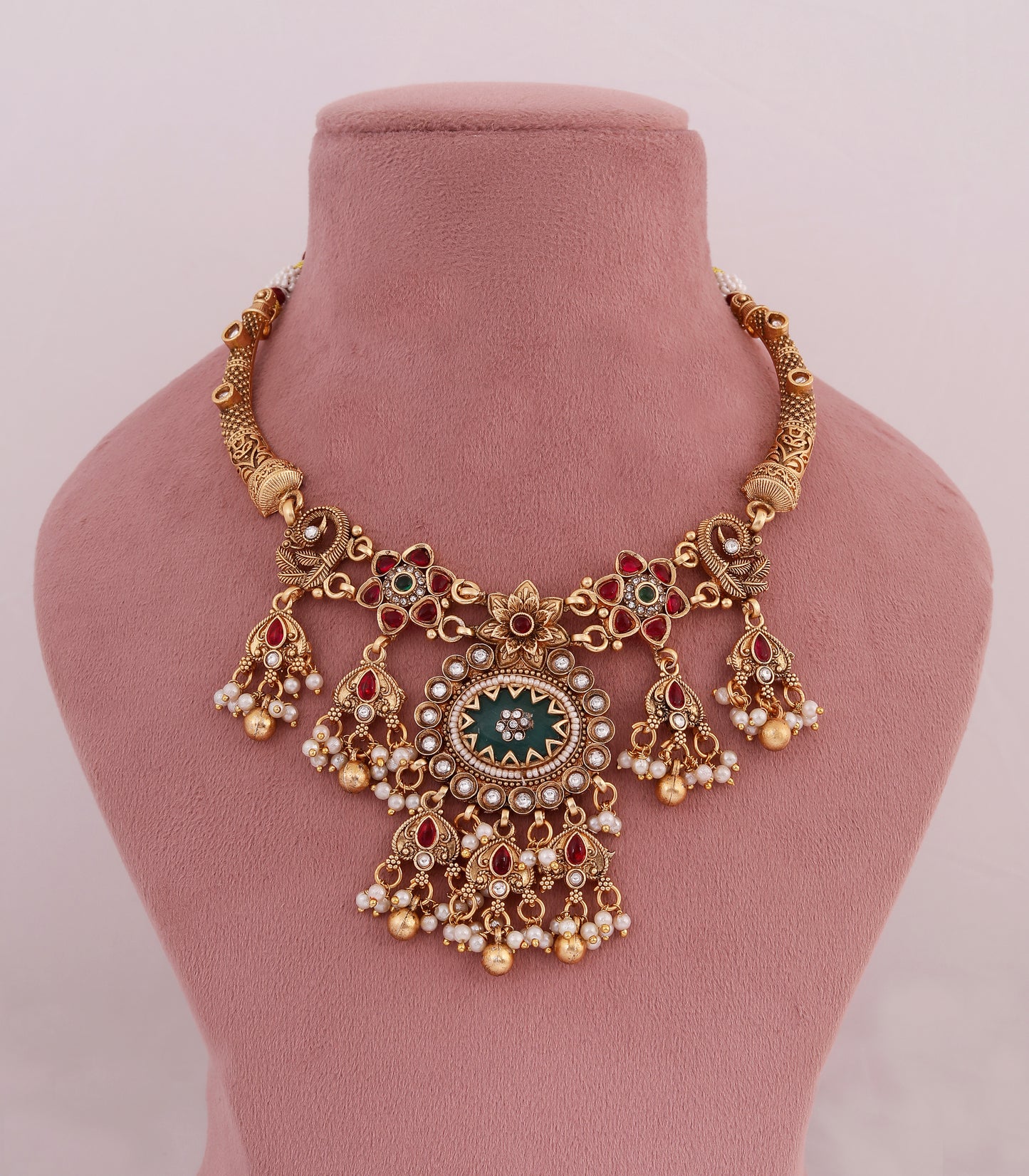 Traditional Kundan Pendant Necklace Set
