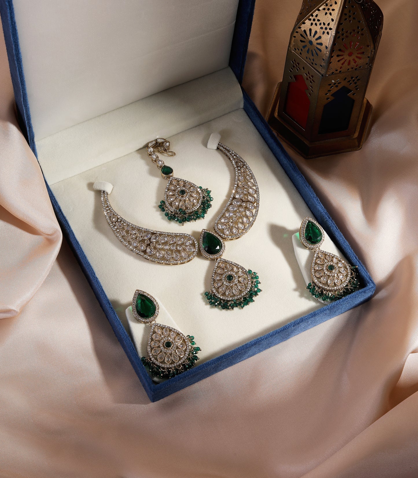 Kundan Green Pendant Necklace Set