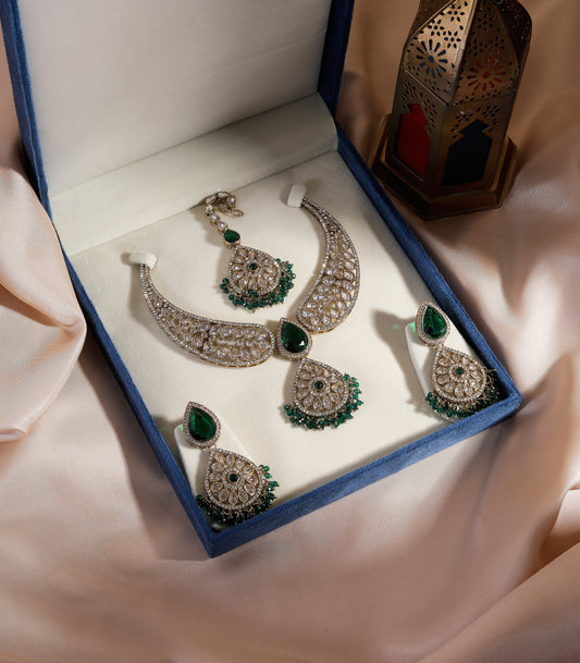 Kundan Green Pendant Necklace Set