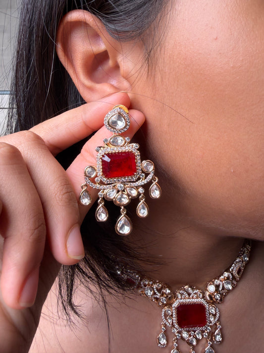 Hasli Style Necklace with Falling Design