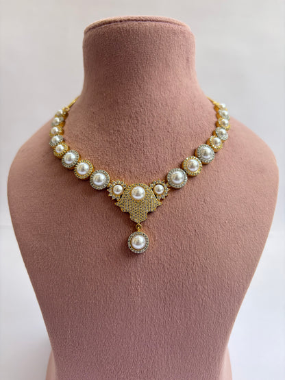 Two Tone Pearl Necklace