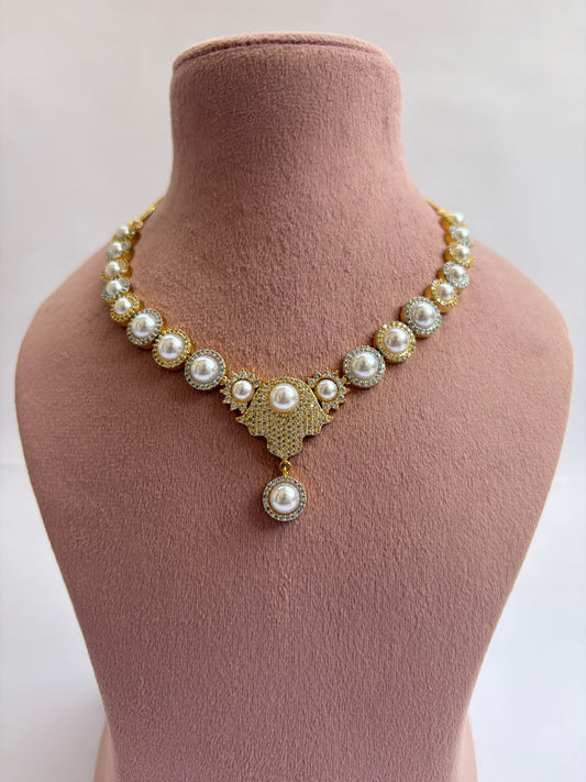Two Tone Pearl Necklace