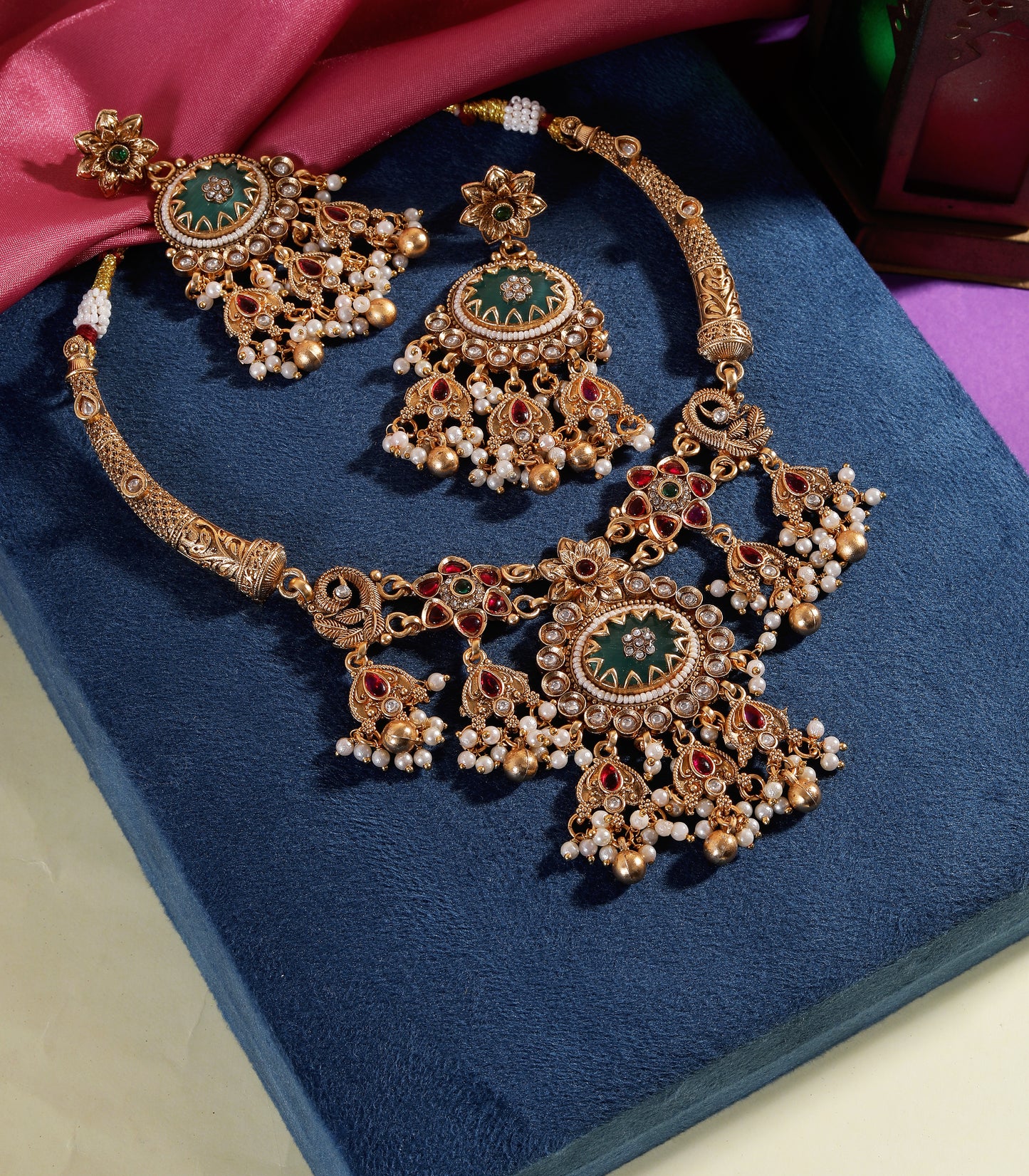 Traditional Kundan Pendant Necklace Set