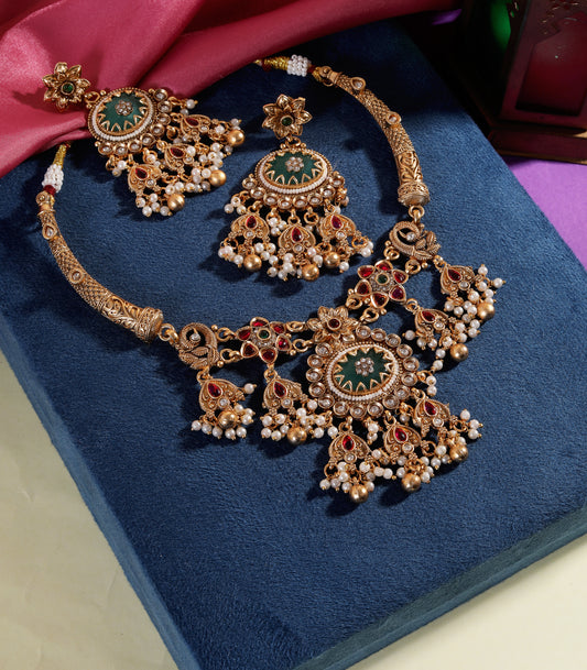 Traditional Kundan Pendant Necklace Set