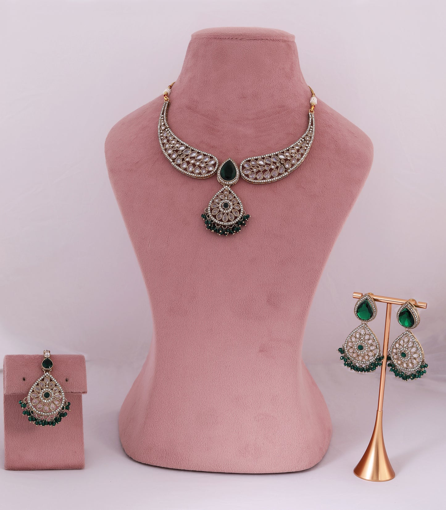 Kundan Green Pendant Necklace Set
