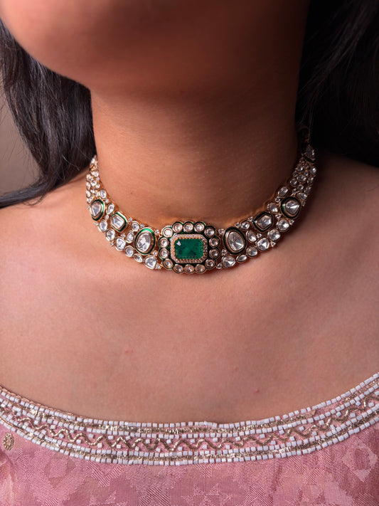 Emerald Kundan Hasli Pattern Choker