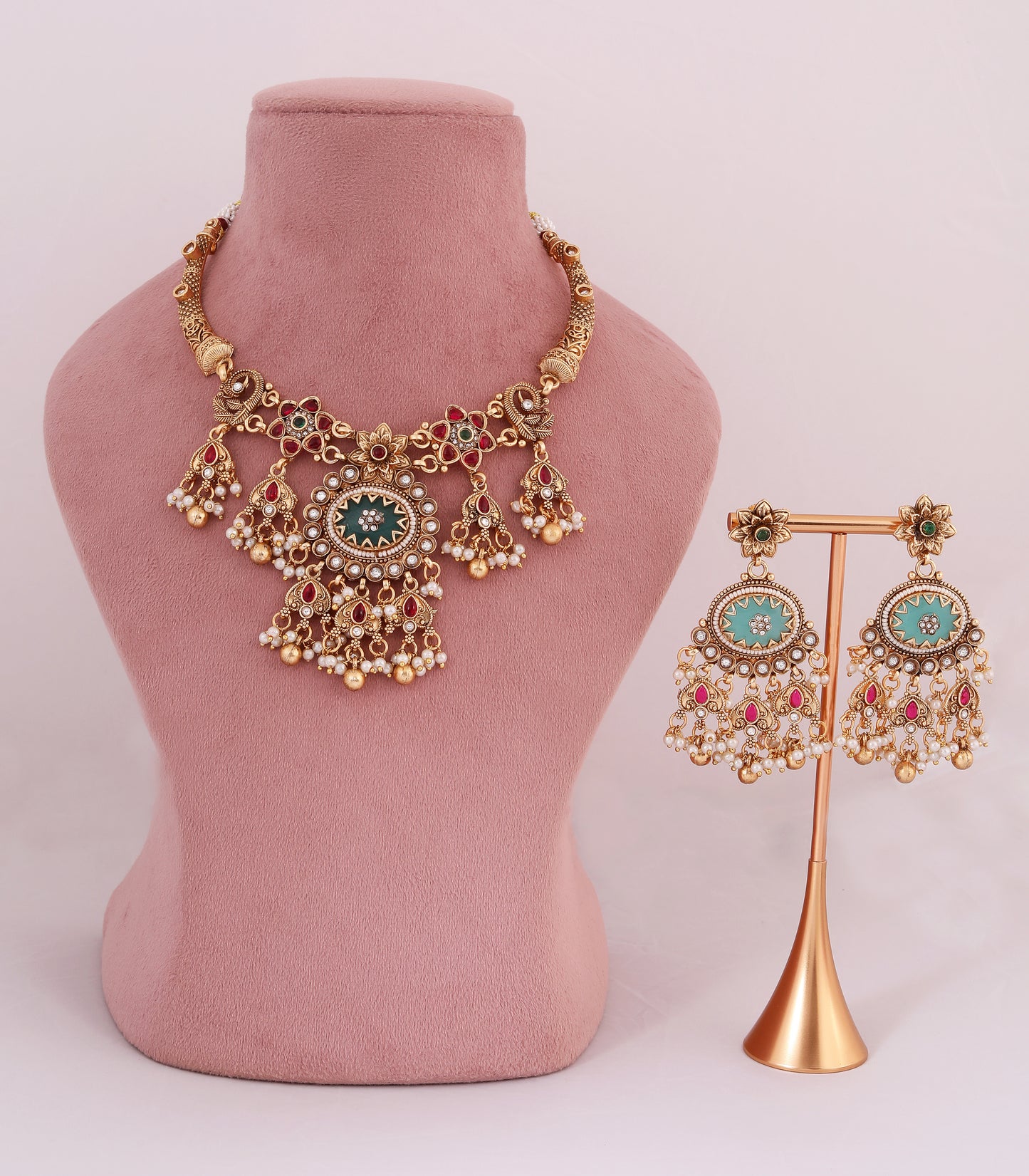 Traditional Kundan Pendant Necklace Set
