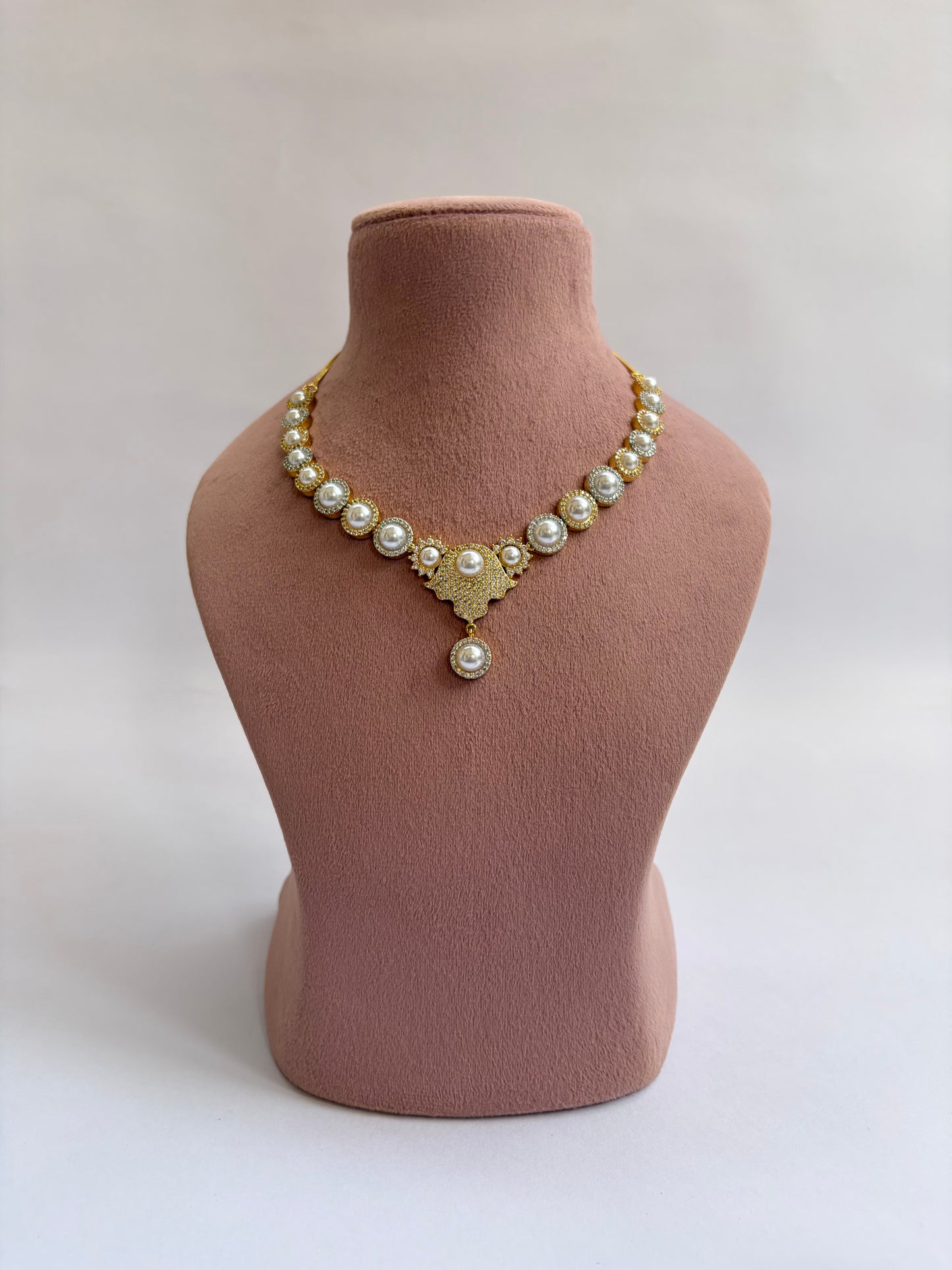 Two Tone Pearl Necklace