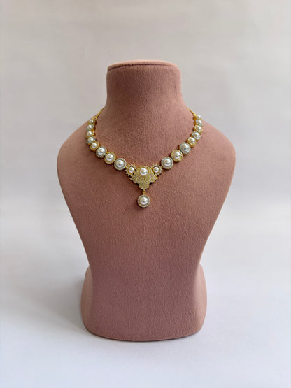 Two Tone Pearl Necklace