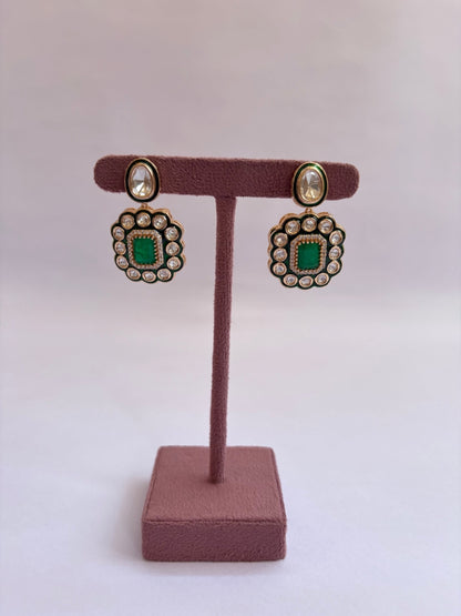 Emerald Kundan Hasli Pattern Choker