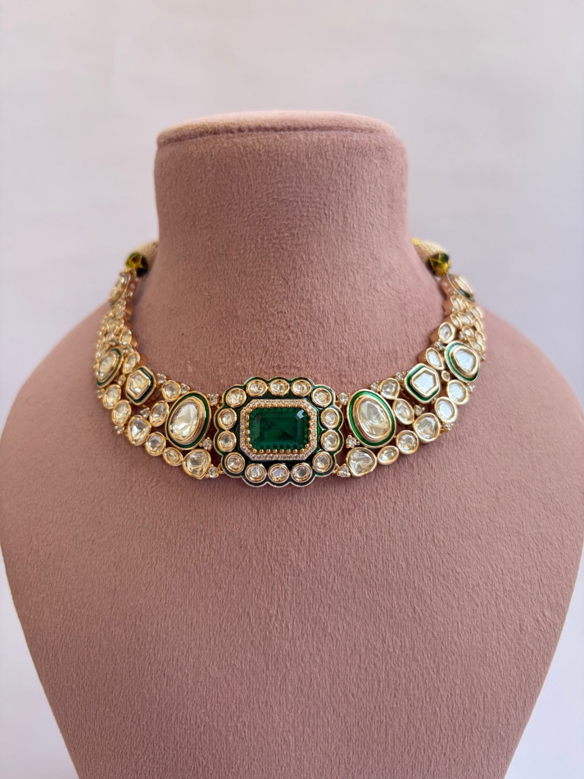 Emerald Kundan Hasli Pattern Choker