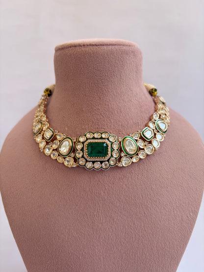 Emerald Kundan Hasli Pattern Choker